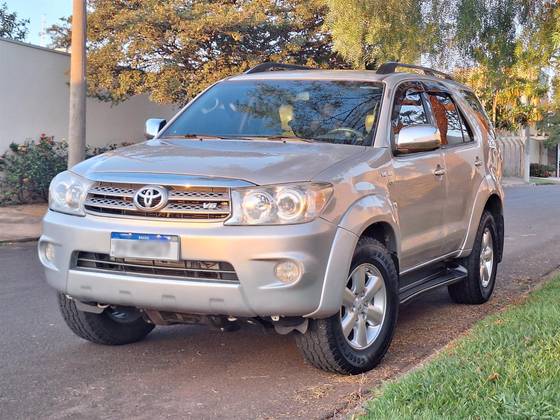 TOYOTA HILUX SW4 4.0 SRV 4X4 V6 24V GASOLINA 4P AUTOMÁTICO TOYOTA HILUX SW4 4.0 SRV 4X4 V6 24V GASOLINA 4P AUTOMÁTICO